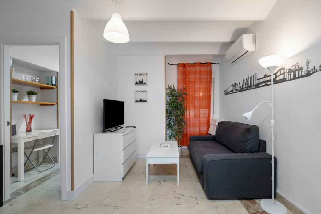 2 Bedroom 1 Bathroom Furnished - Sol - Cozy Vintage - Mintystay Мадрид Екстериор снимка