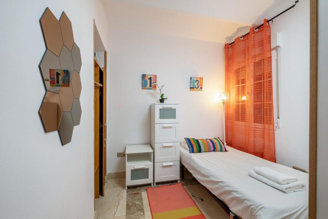 2 Bedroom 1 Bathroom Furnished - Sol - Cozy Vintage - Mintystay Мадрид Екстериор снимка